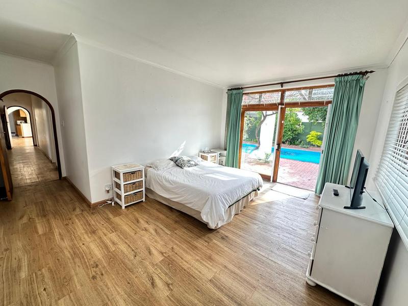 5 Bedroom Property for Sale in Bergvliet Western Cape
